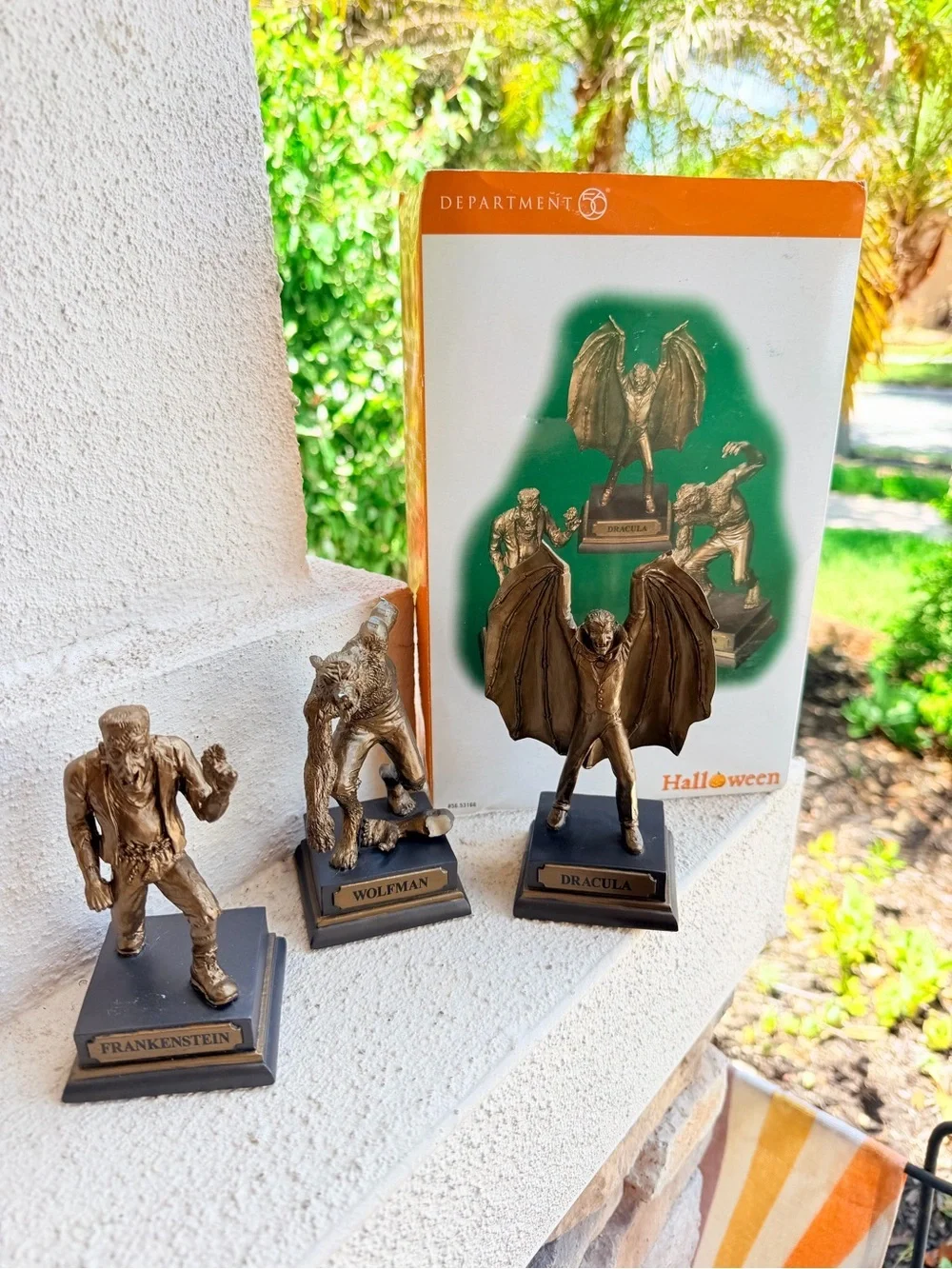 DEPT 56 HALLOWEEN VILLAGE Accessory MONSTER PARK STATUES 1 Broken